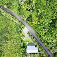 上空から”月みるいえ”を望む