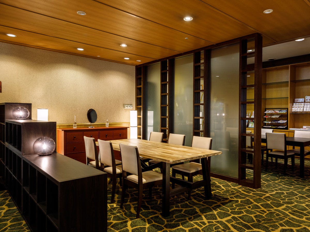 【ロビー】お待ち合わせ下さい。