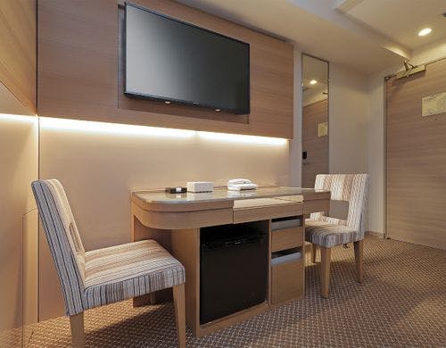 ツインルーム(デスク周辺)