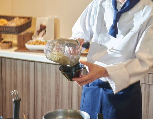 ライブキッチンで作る朝ラーメン