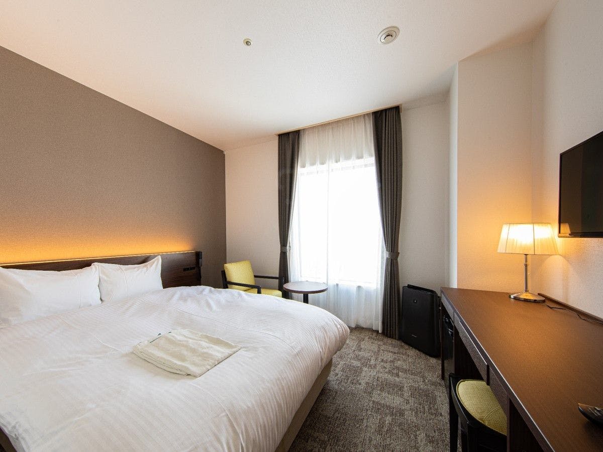 Bed size: 195cm × 140cm