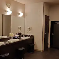 ห้องอาบน้ำรวม (ห้องเปลี่ยนเสื้อผ้า)