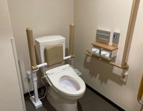 【客室設備】ユニバーサルルーム　トイレ