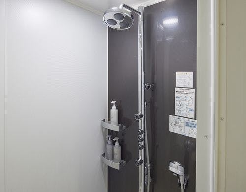 シャワーブース（シングル、ダブルルーム）