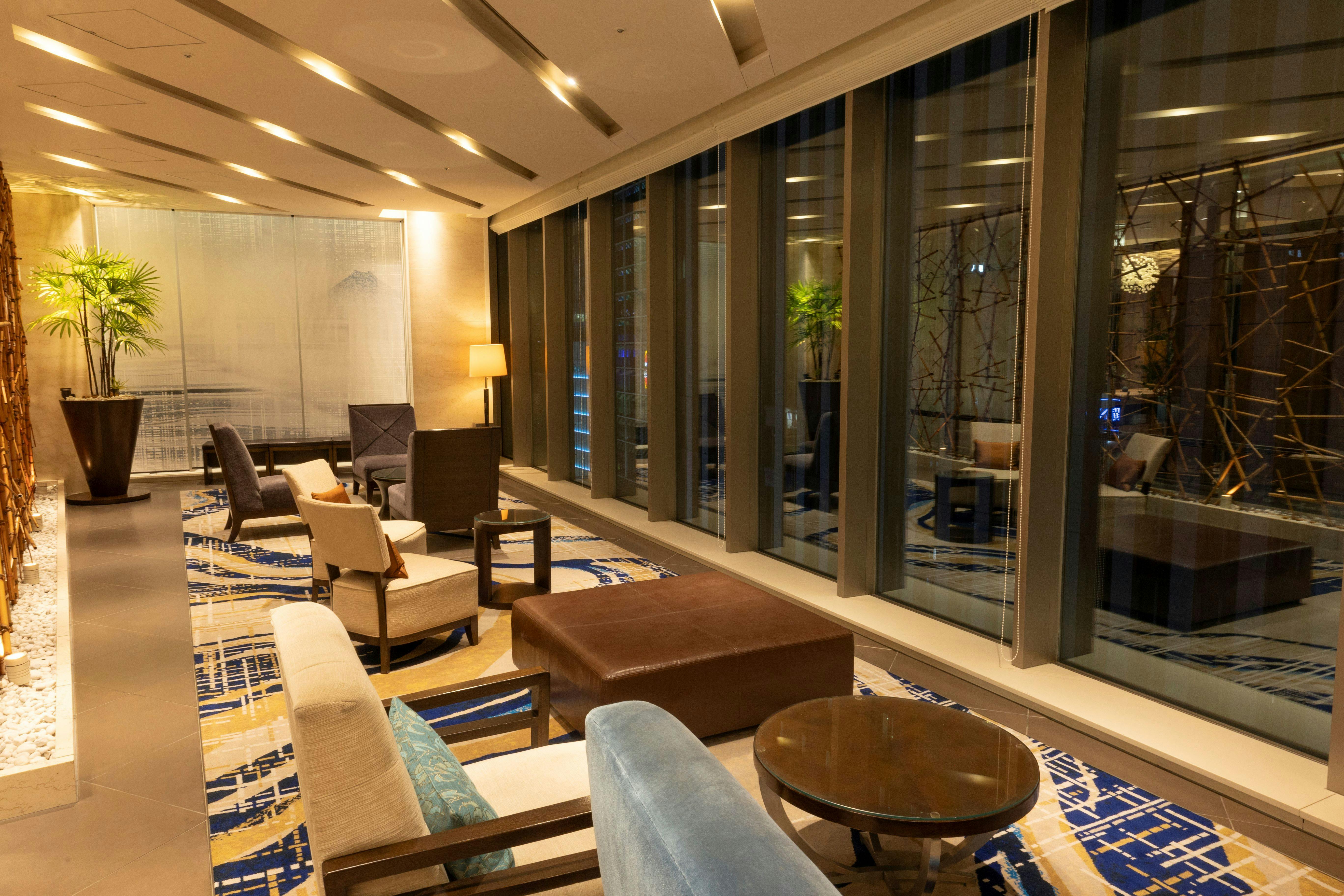 ล็อบบี้ชั้น 15 (กลางคืน)