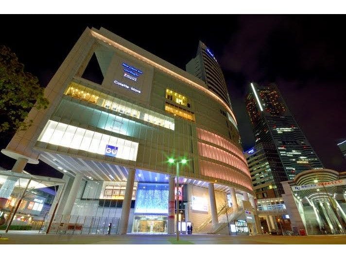 3 minit berjalan kaki dari Stesen Sakuragicho, lokasi yang strategik.