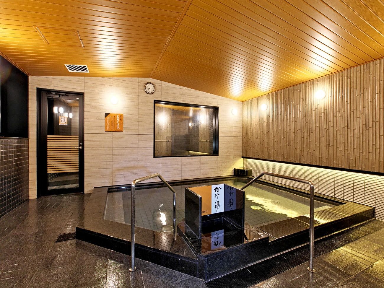 アパホテル〈新潟  燕三条駅前〉