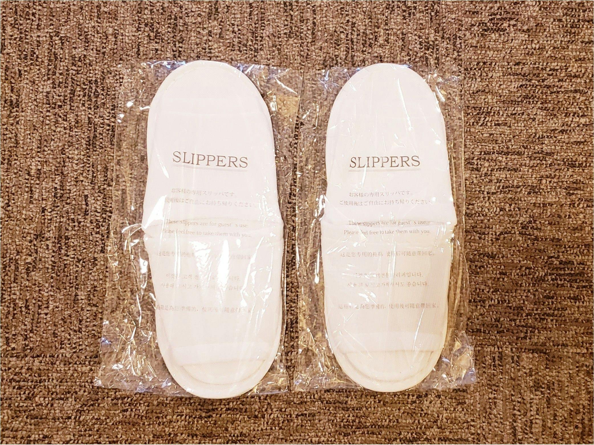 รองเท้าแตะในห้องพัก