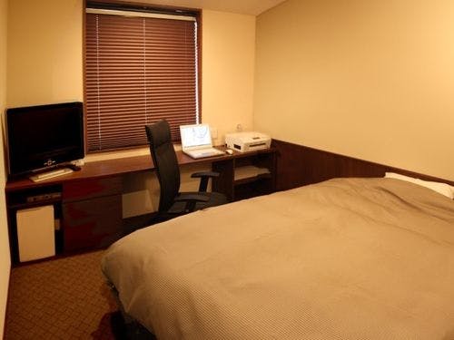 SOHOダブル13平米（PC付）サータ社ベッド