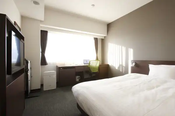 双人房 16平方米,床宽140厘米