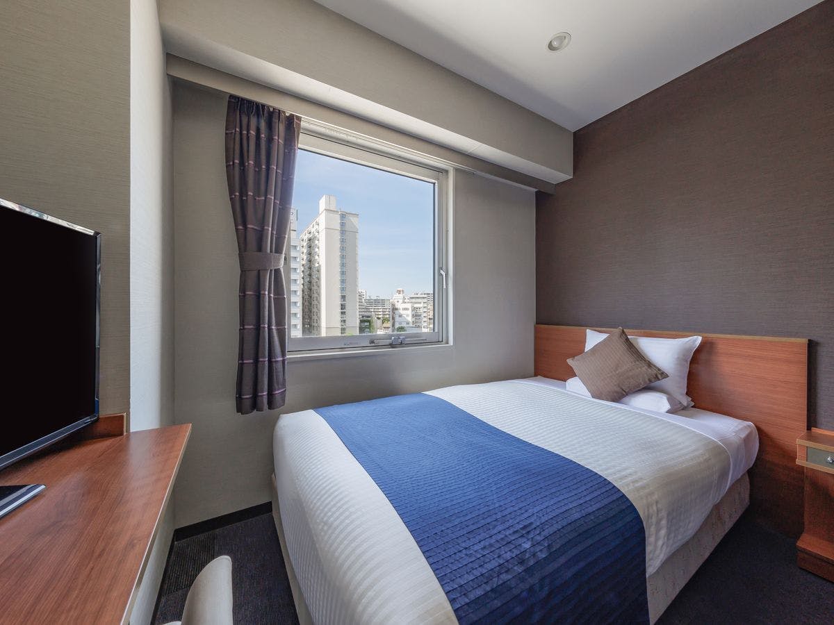 ห้องพักเดี่ยวมาตรฐานพร้อมฝักบัวอาบน้ำที่สะดวกสบาย