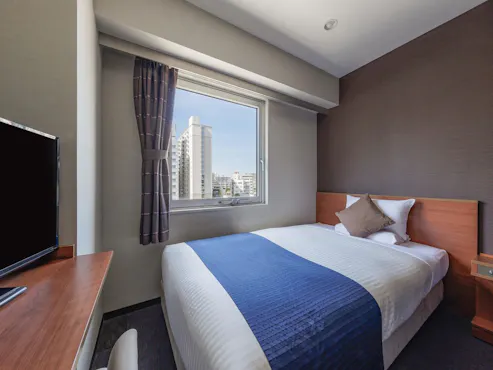 ห้องพักเดี่ยวมาตรฐานพร้อมฝักบัวอาบน้ำที่สะดวกสบาย