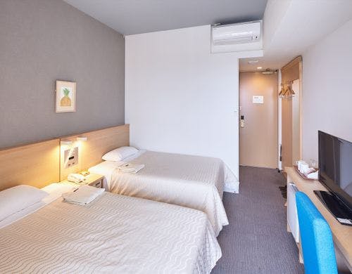 落ち着いた色調で統一された室内