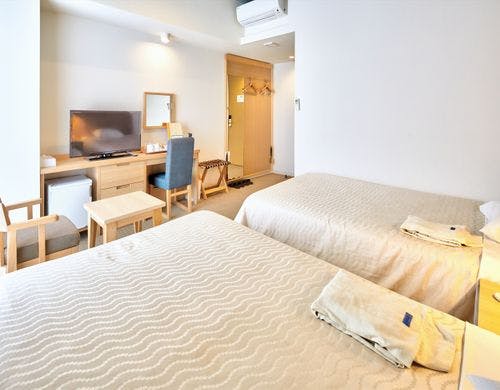 窓から差し込む自然光が心地よい