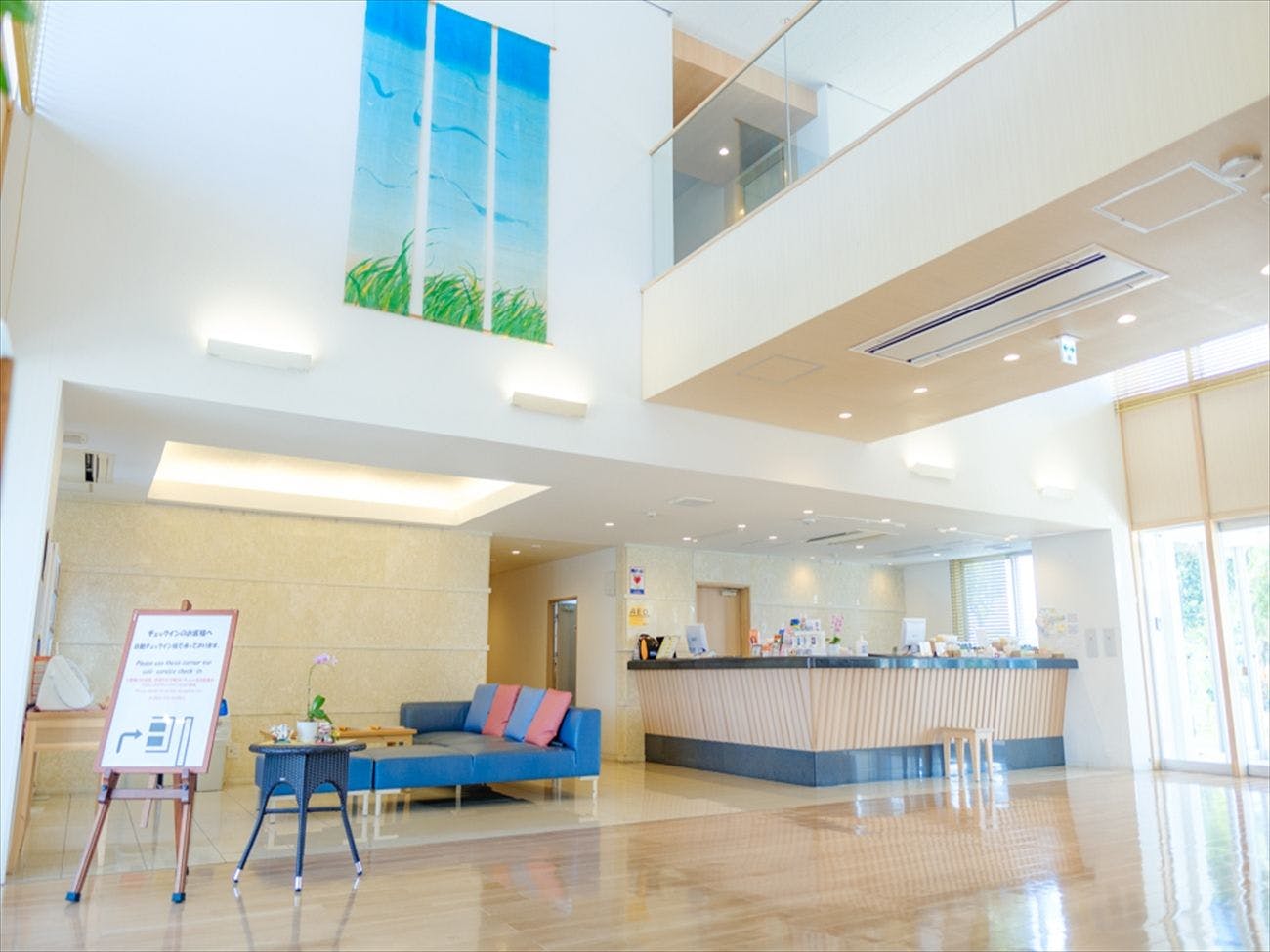 ล็อบบี้กว้างขวางพร้อมบรรยากาศโปร่งโล่งสบาย