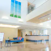 ล็อบบี้กว้างขวางพร้อมบรรยากาศโปร่งโล่งสบาย