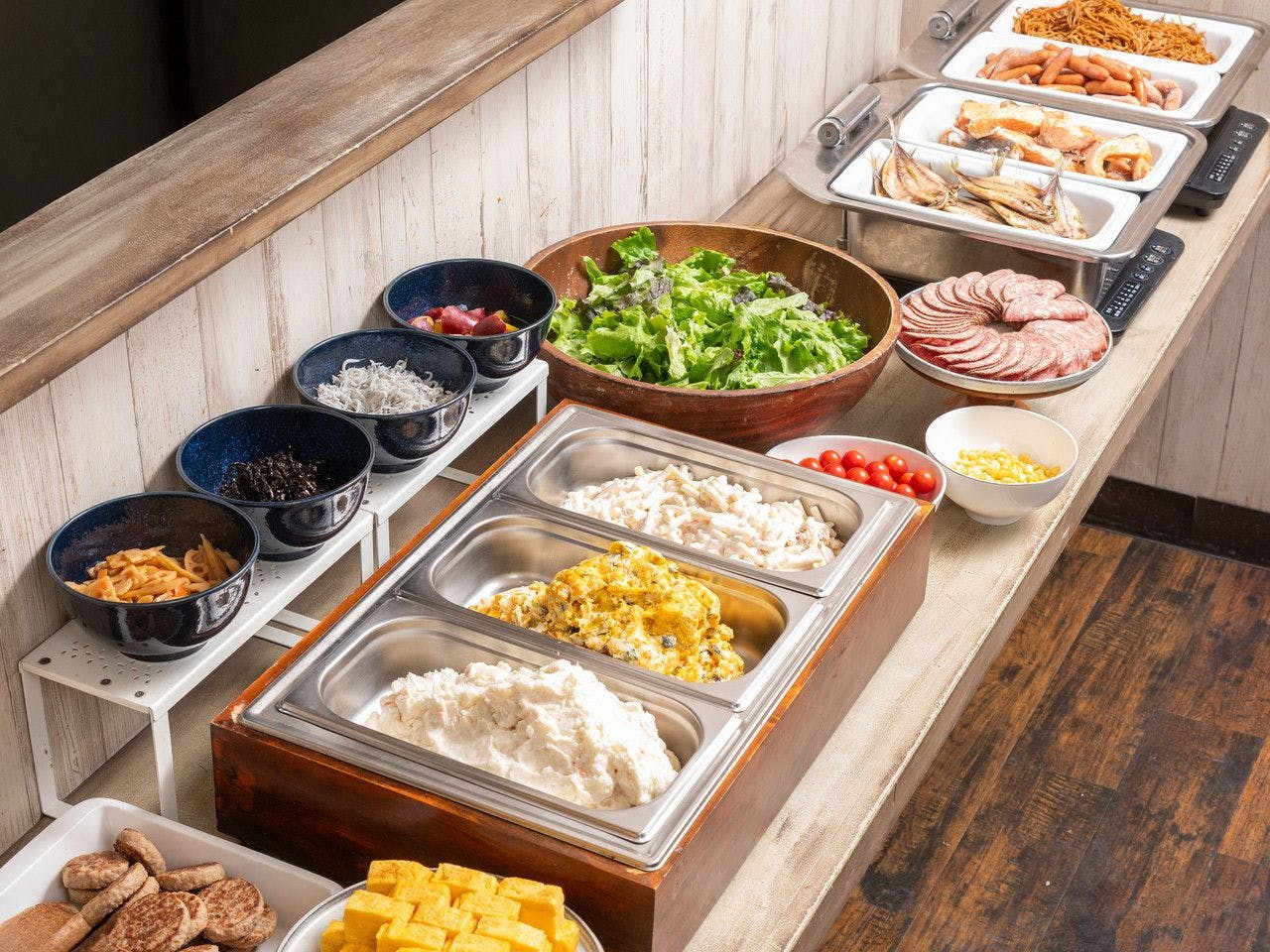 和洋折衷のバイキングをご用意しております