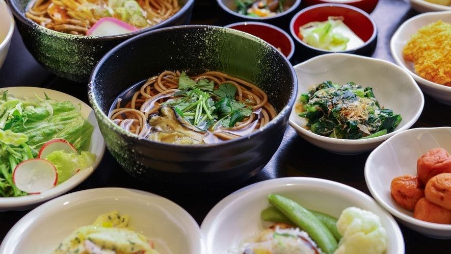 【อาหารเช้า】เมนูท้องถิ่นและอาหารเช้าสีสันสดใส