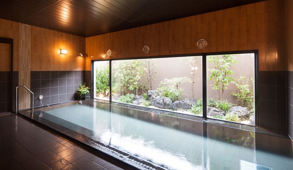 น้ำพุร้อนขนาดใหญ่ที่สร้างขึ้น