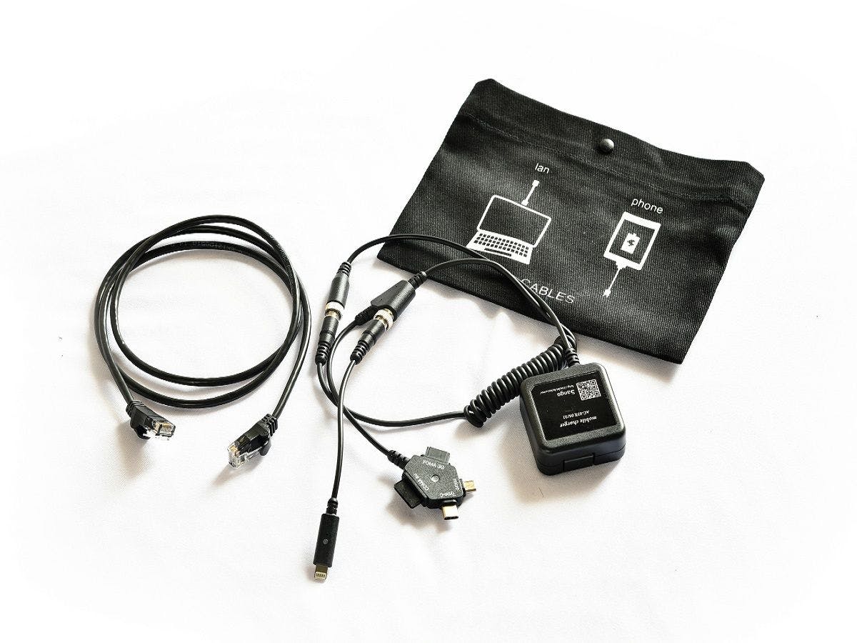 充電器＆LANケーブル