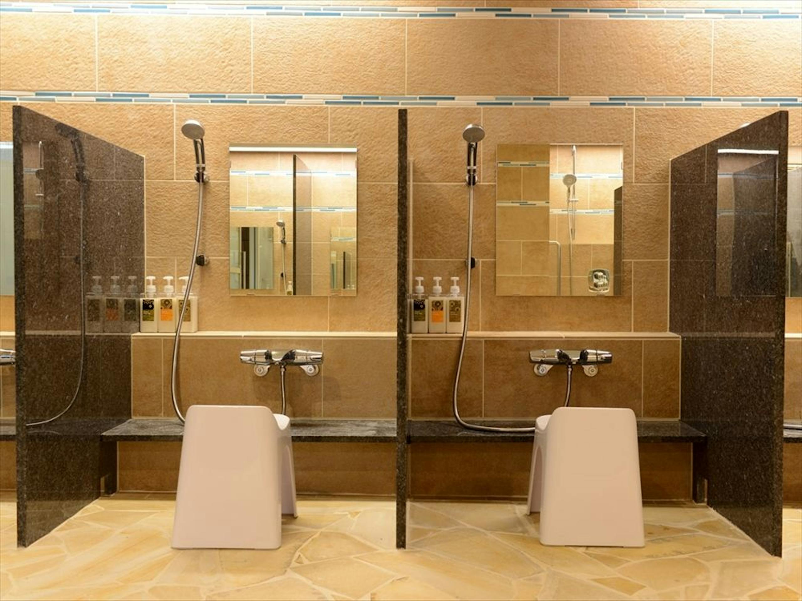 那覇・国際通り【ホテルパームロイヤルNAHA】大浴場の洗い場