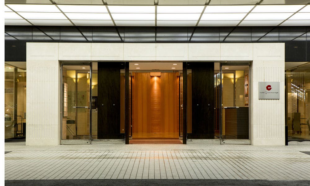 正面玄関：雨風も凌げます