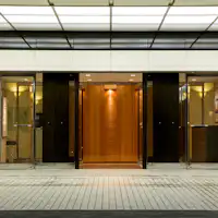 正面玄関:雨風も凌げます