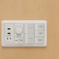 ทุกห้องมีปลั๊กไฟและพอร์ต USB ข้างเตียง