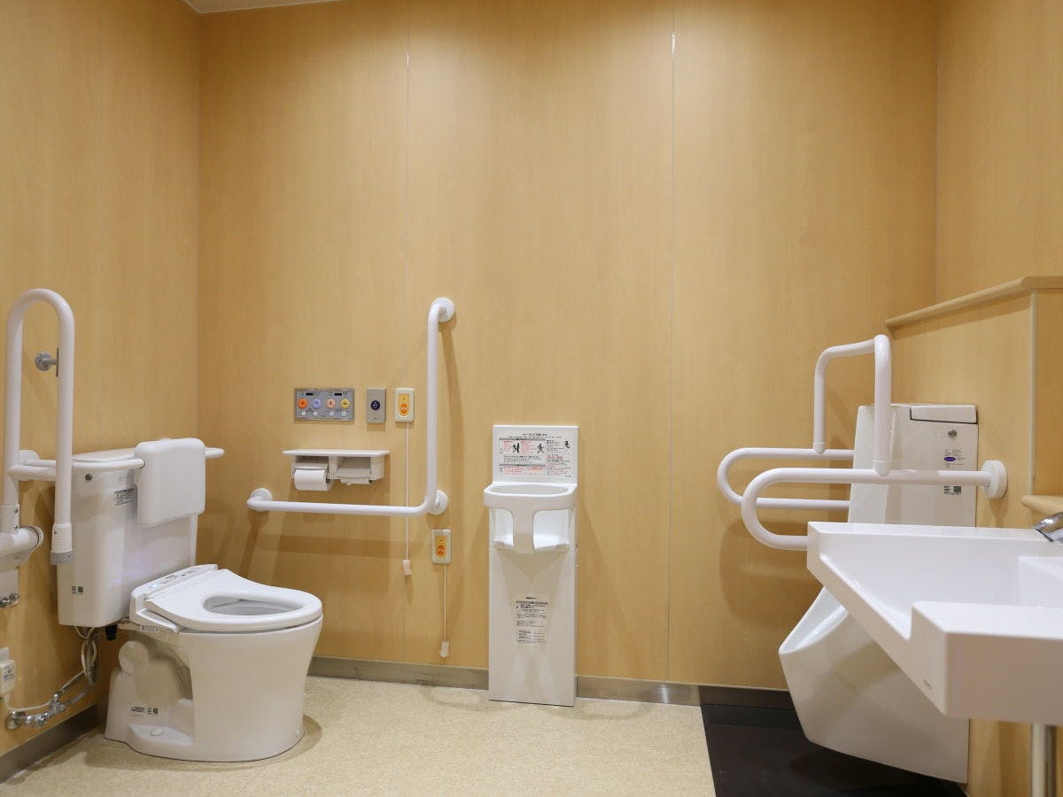 ชั้น 13 ห้องน้ำอเนกประสงค์