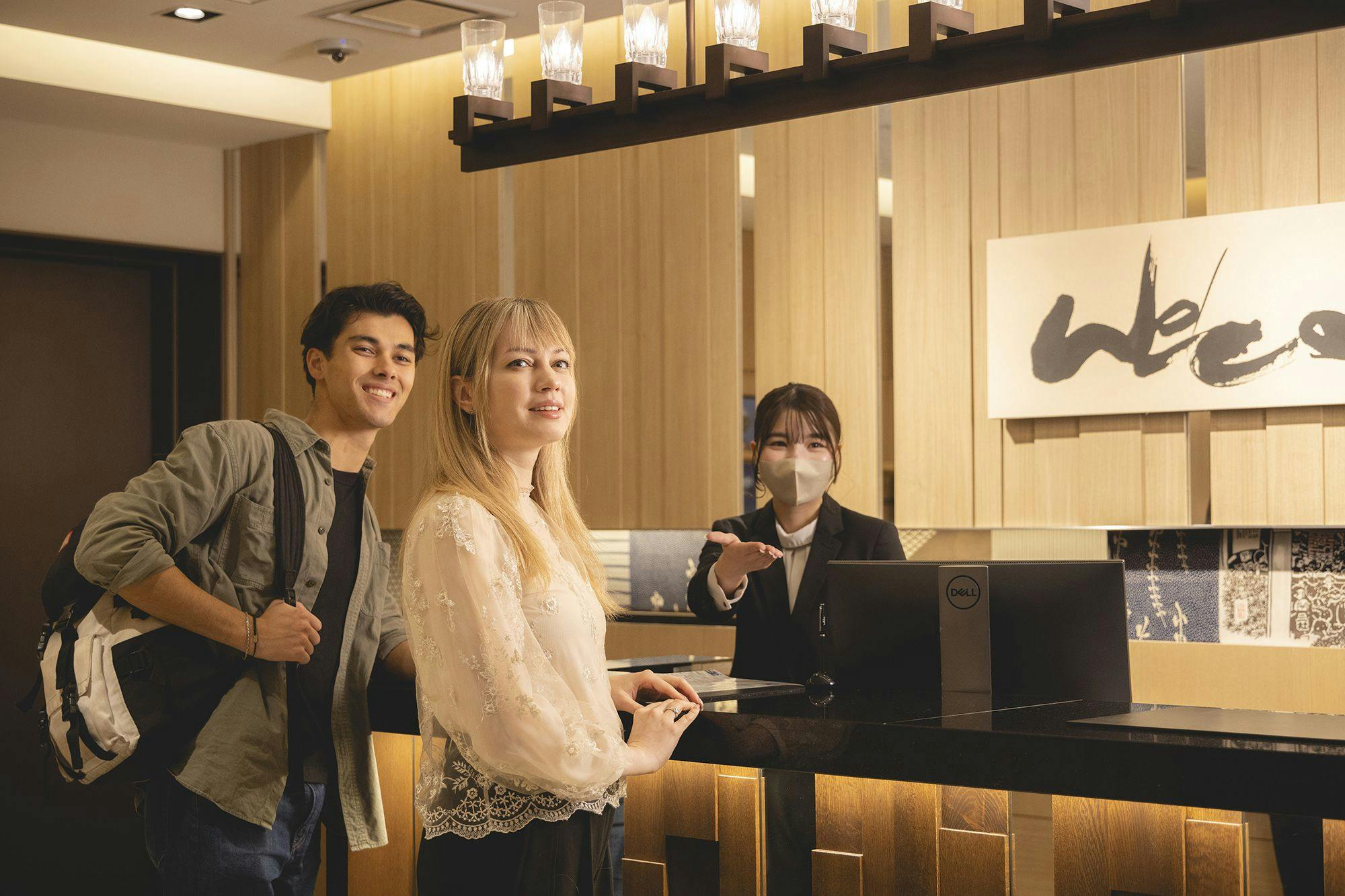 Check-in di resepsionis