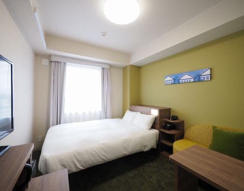 ソファ、デスク（ダブルルーム）