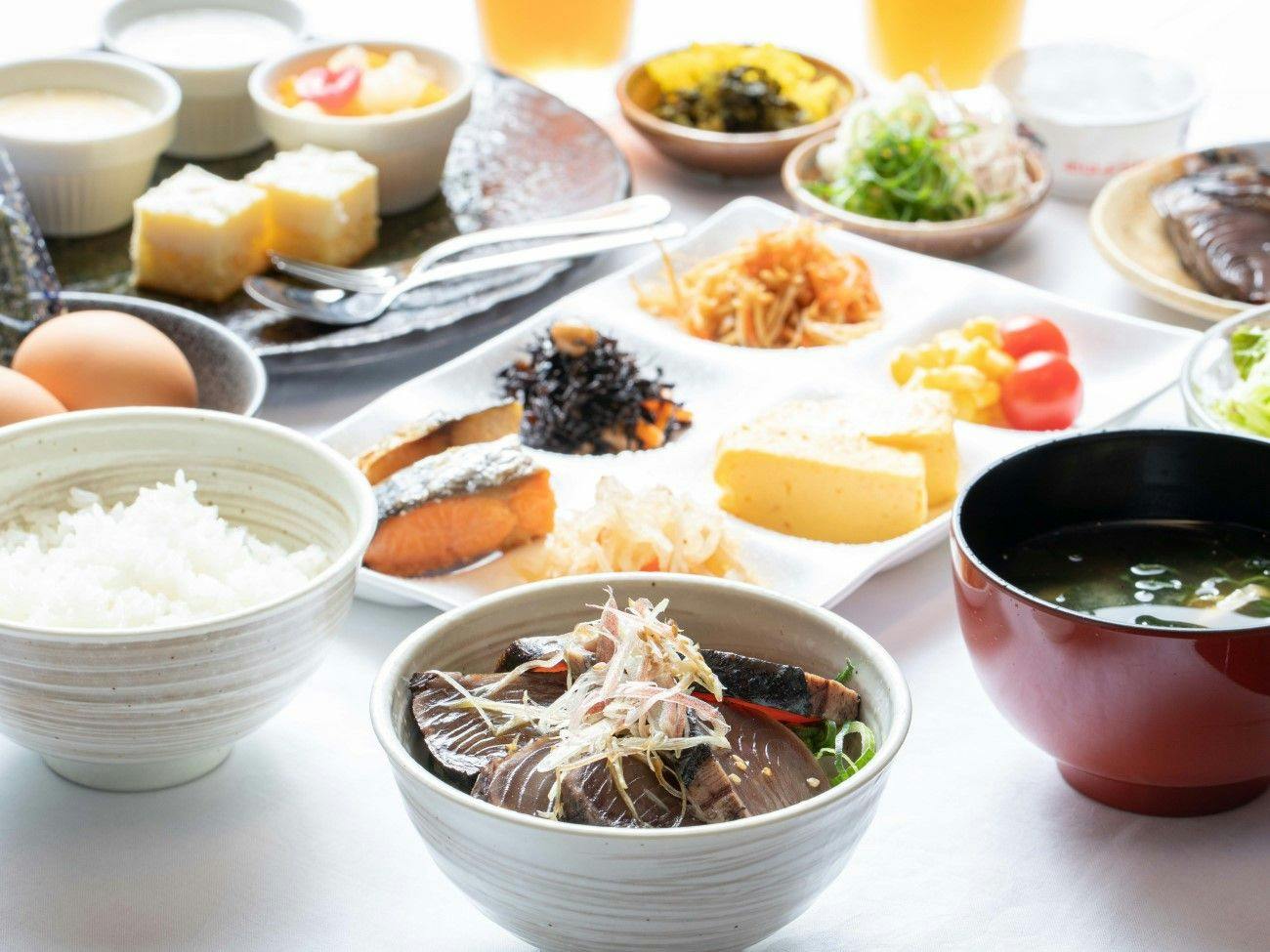 【朝食ビュッフェ付き】50種類和洋印ビュッフェ付！名物は高知直送カツオのたたき！朝から大満足プラン！