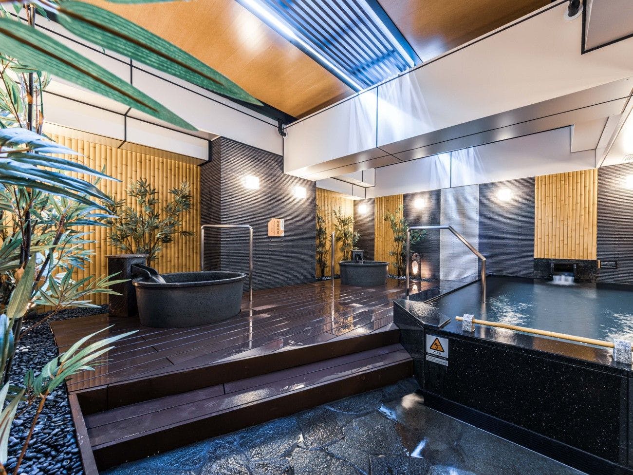 アパホテル〈新大阪駅前〉