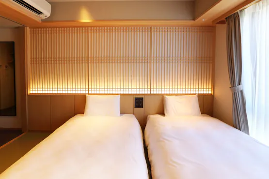 シングルベッド2台・枕元にUSB差し込み有
