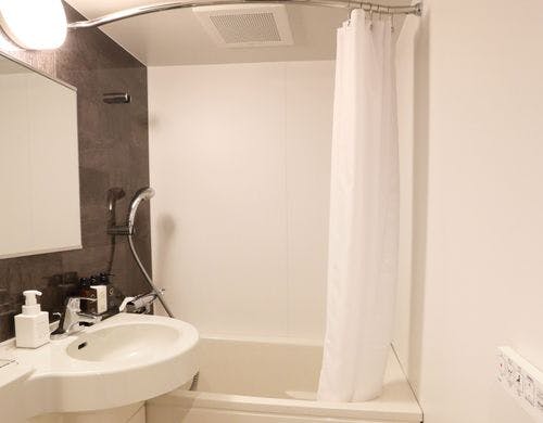 ユニットバス・鏡、ウォシュレット完備