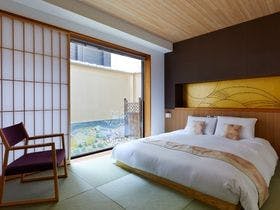 ぎおん美先古門前