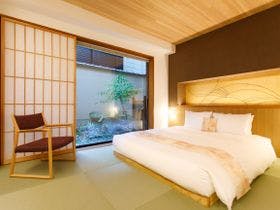 ぎおん美先古門前