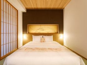 ぎおん美先古門前