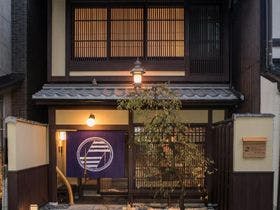 ぎおん美先古門前