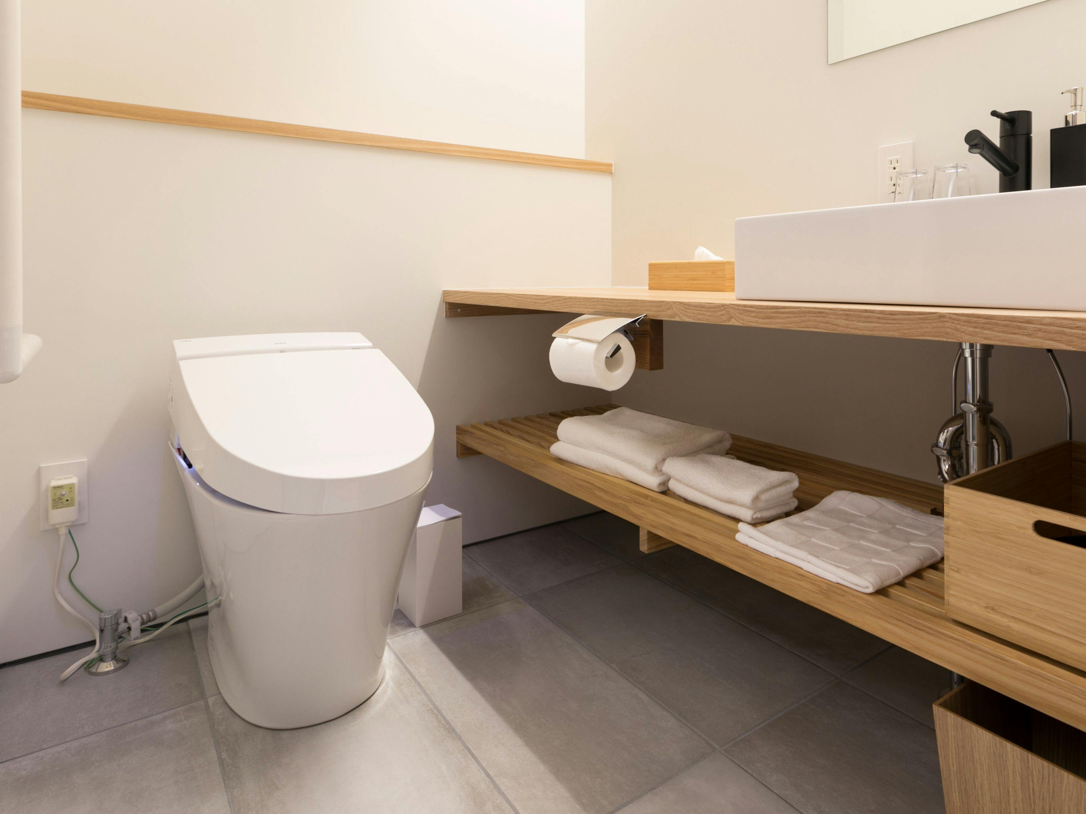 ห้องสไตล์ญี่ปุ่นและตะวันตก: ห้องเตียงคู่พร้อมพื้นที่เสื่อทาทามิ