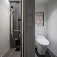 ห้องพักแบบริวกิวโมเดิร์นดับเบิ้ล พร้อมฝักบัว/ห้องน้ำ