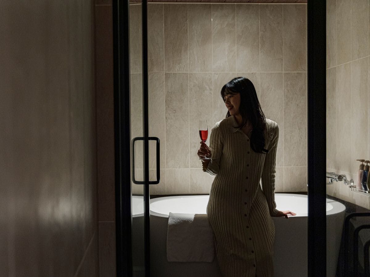 ห้องน้ำพร้อมพื้นที่อาบน้ำ