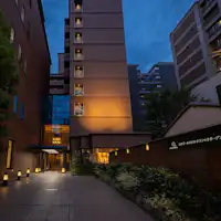 ホテル外観 <夜>