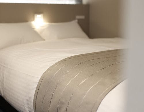 客室／ベッドは広々、全室ダブルベッド