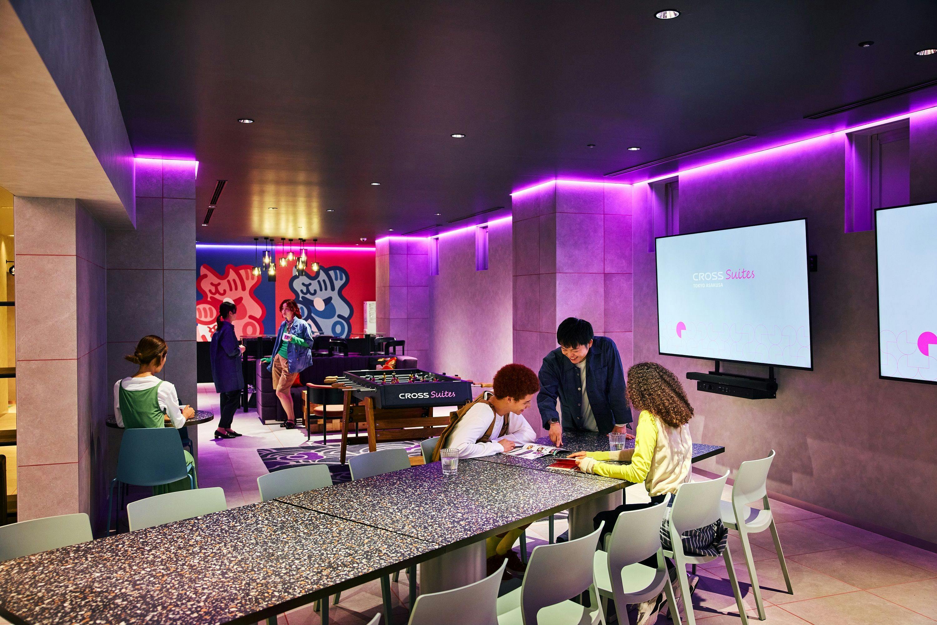 ラウンジ「Hang Out @CROSS Suites」