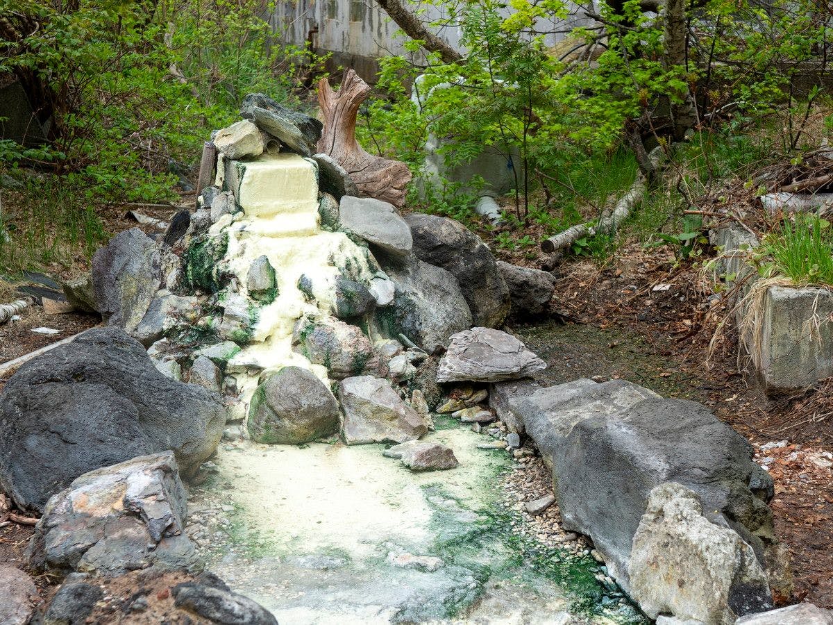 ถัดจากโรงแรมคือแหล่งน้ำพุร้อนของโรงแรมคาวายูคังโค