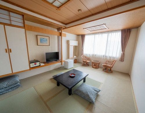 【和室】10畳／5名迄