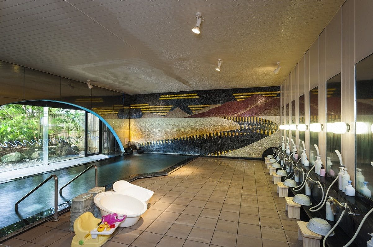 Pemandian Umum 'Bak Mandi Kristal'