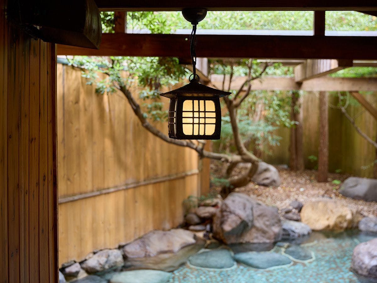 ออนเซ็นกลางแจ้ง