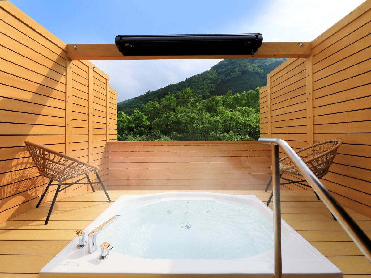 อ่างอาบน้ำกลางแจ้งส่วนตัวบนท้องฟ้า